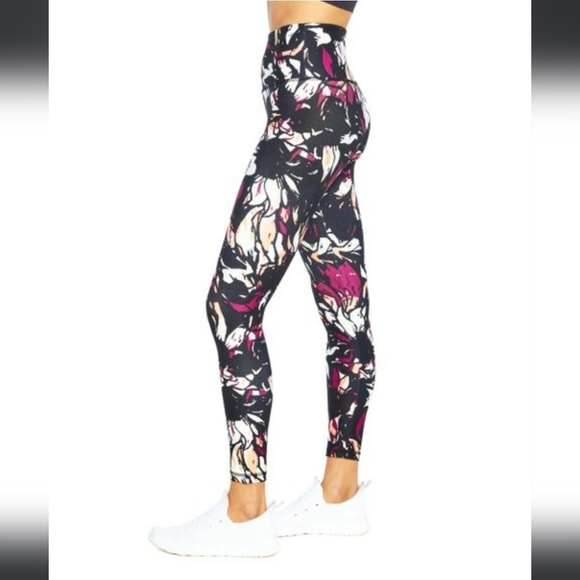 NWT BALANCE COLLECTION 25" MAGENTA LUST ABSTRACT FLORAL CONTENDER COMPRESSION - Picture 5 of 8